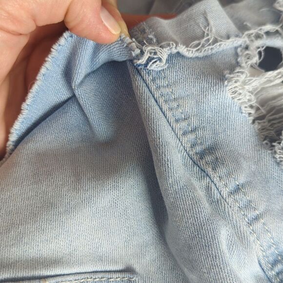 For Kitty Rescue! Hollister Curvy High-Rise Short 3" Distressed & Ripped - Picture 9 of 11